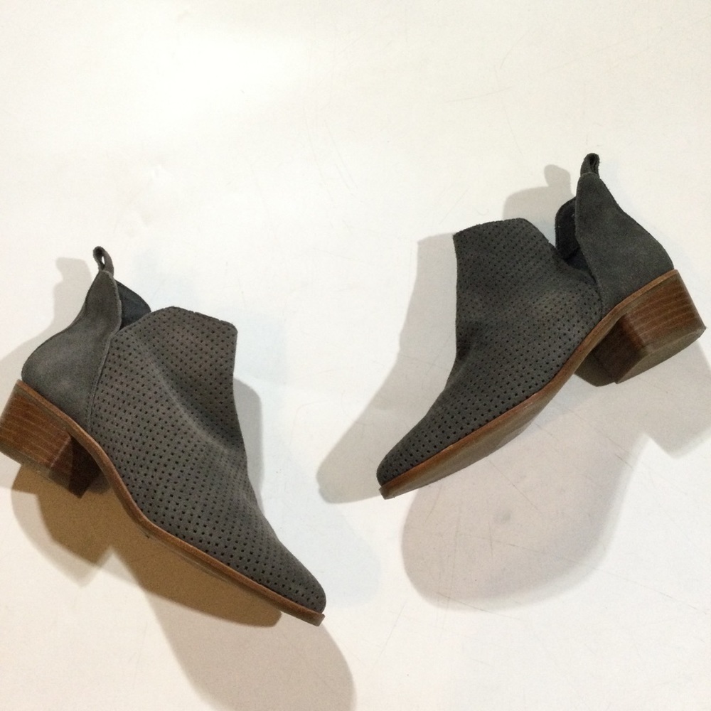 Dolce Vita Size 6 Kaidie Comfortable Casual Suede Ankle Boots In Gray